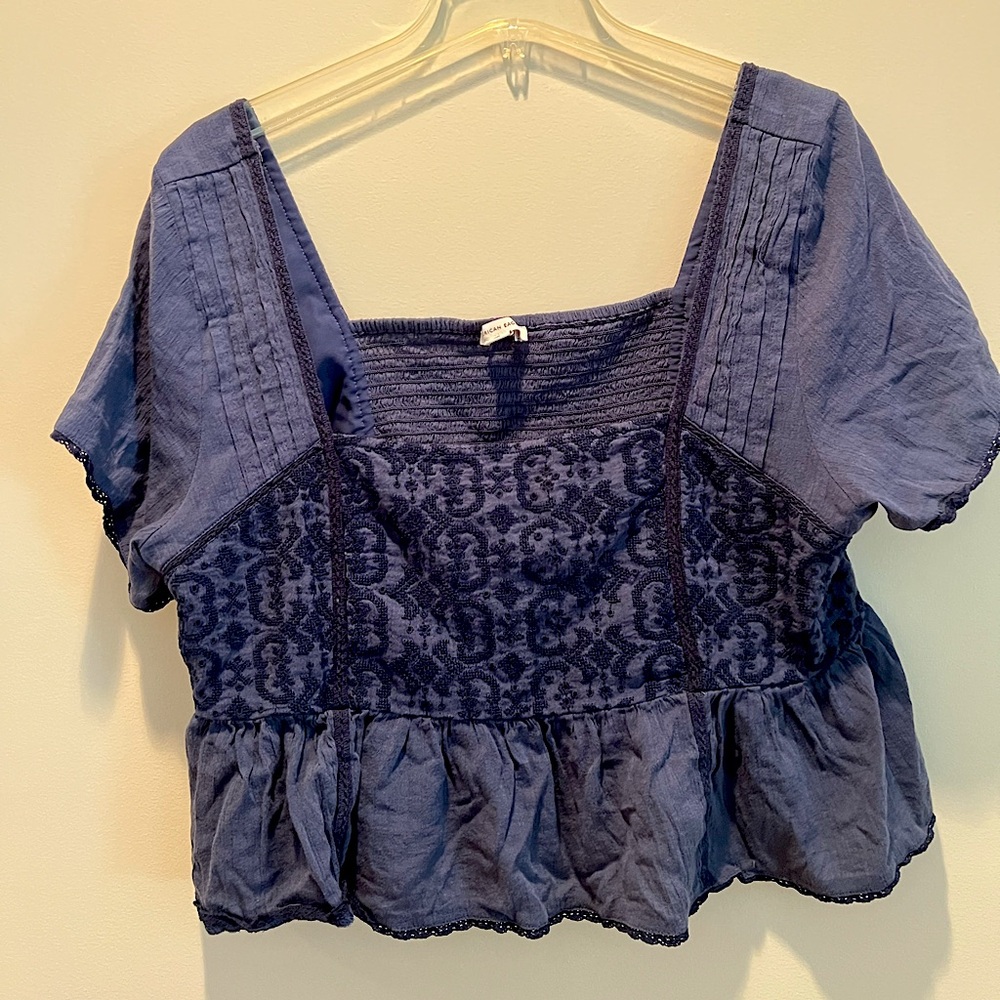 BARELY WORN AMERICAN EAGLE WOMENS DARK BLUE FLOWY CROP TOP SIZE XL